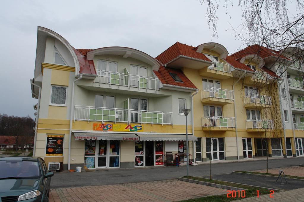 Lilla Wellnessapartman Залакарос Екстериор снимка